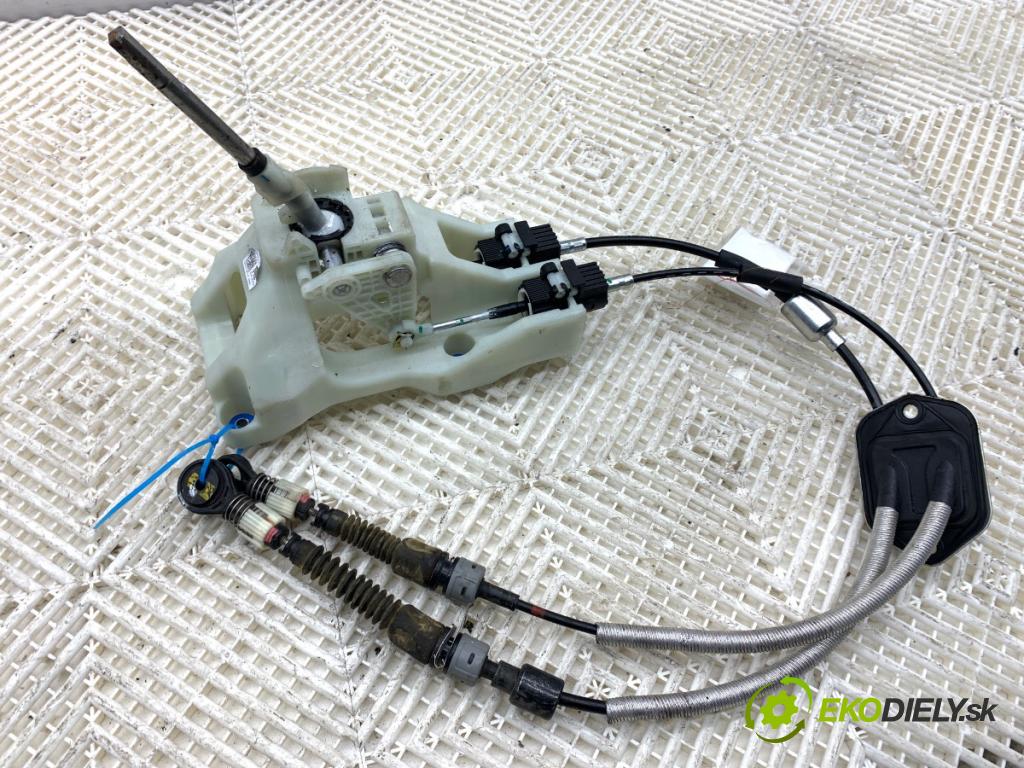 HYUNDAI i30  2024 71 kW 1.5 DPI   (1498 ccm / 71 kW / 97 KM) 1498 Kulisa 43700-04120 (Rýchlostná páka (kulisa))