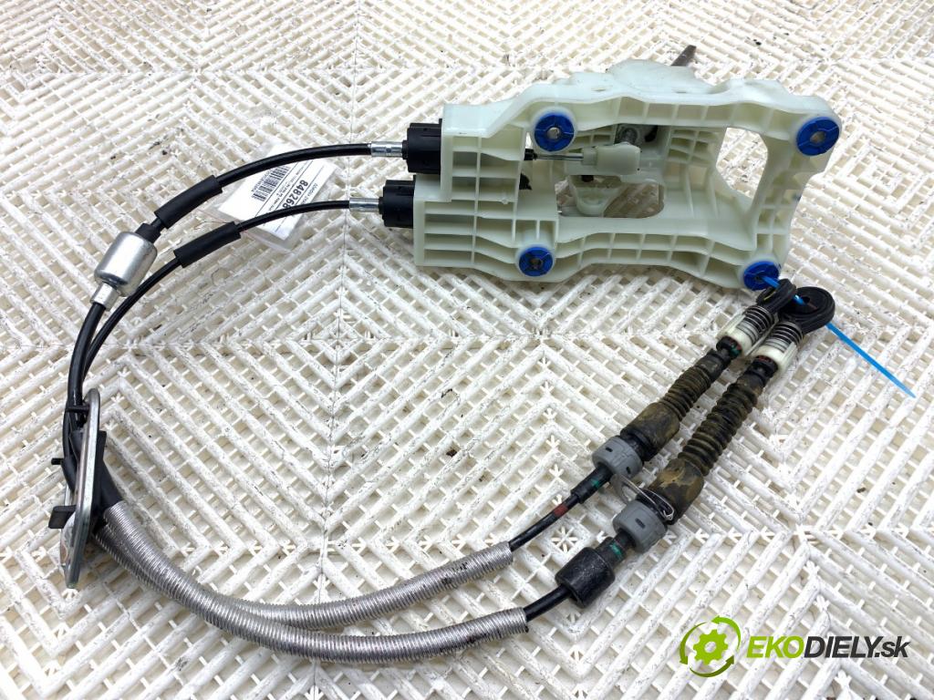 HYUNDAI i30  2024 71 kW 1.5 DPI   (1498 ccm / 71 kW / 97 KM) 1498 Kulisa 43700-04120 (Rýchlostná páka (kulisa))