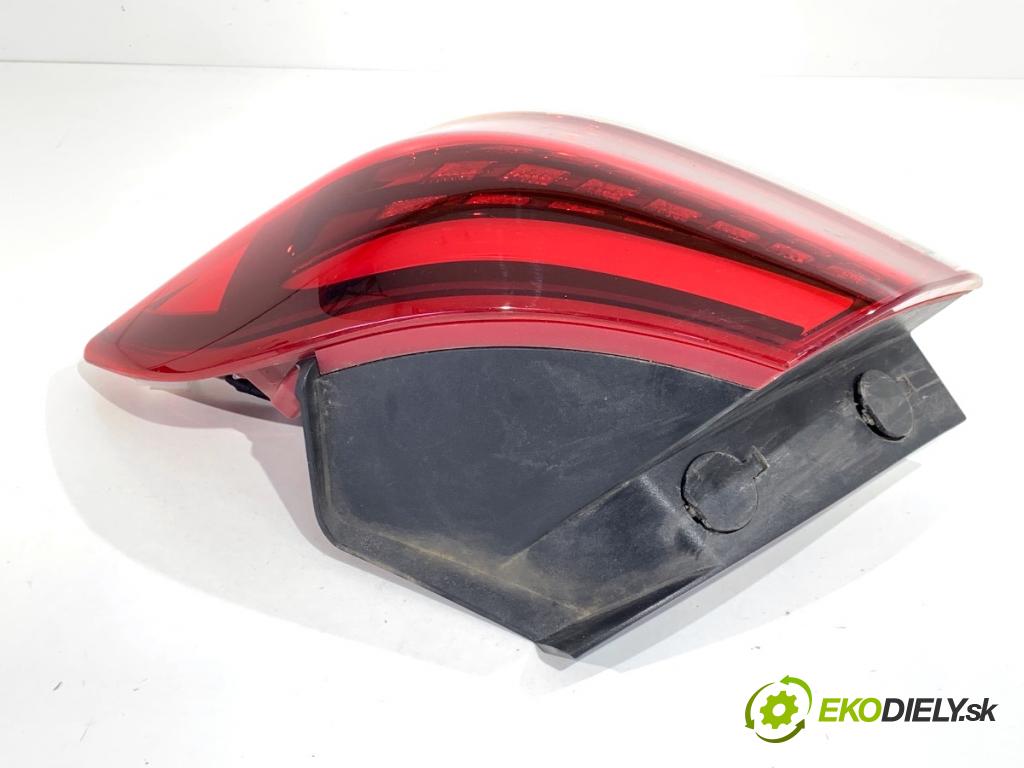 HYUNDAI i30  2024 71 kW 1.5 DPI   (1498 ccm / 71 kW / 97 KM) 1498 světlo pravý zadní část 92402G4500