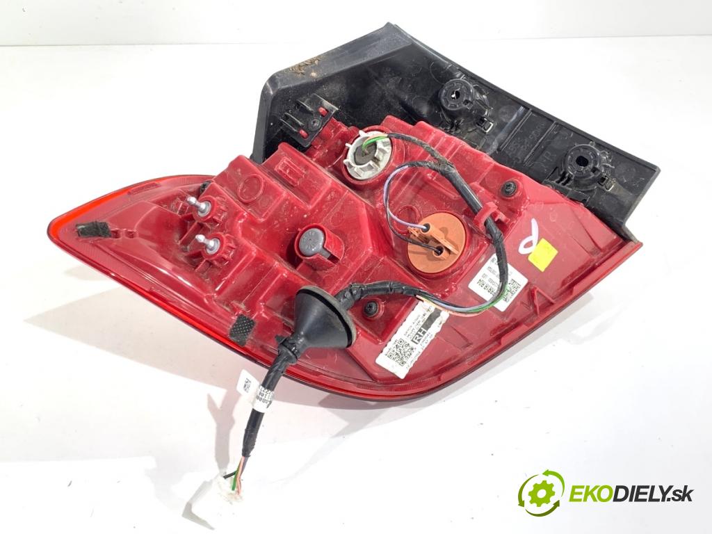 HYUNDAI i30  2024 71 kW 1.5 DPI   (1498 ccm / 71 kW / 97 KM) 1498 světlo pravý zadní část 92402G4500