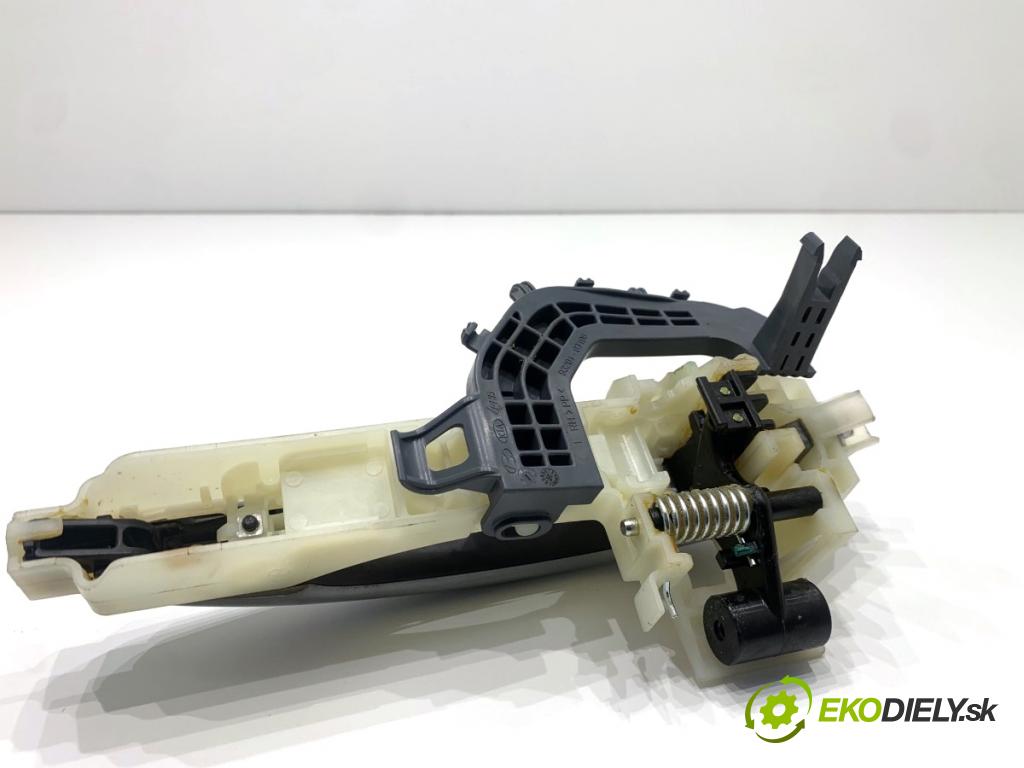 HYUNDAI i30  2024 71 kW 1.5 DPI   (1498 ccm / 71 kW / 97 KM) 1498 klika vnejší pravý přední část