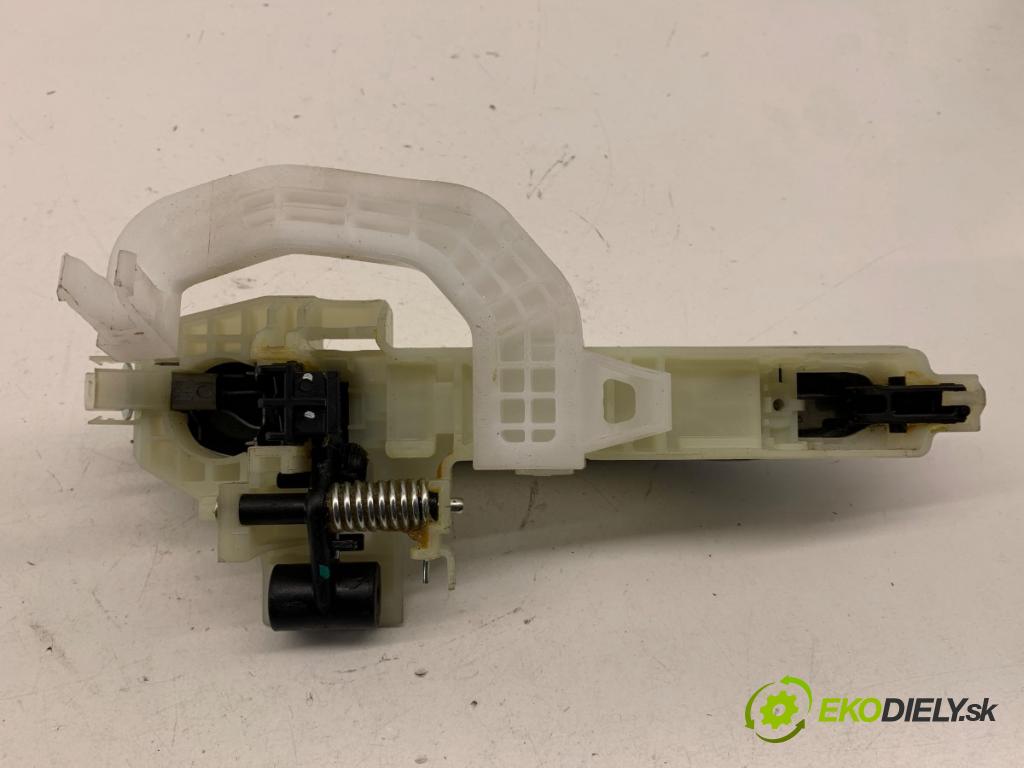 HYUNDAI i30  2024 71 kW 1.5 DPI   (1498 ccm / 71 kW / 97 KM) 1498 klika vnejší levý zadní část