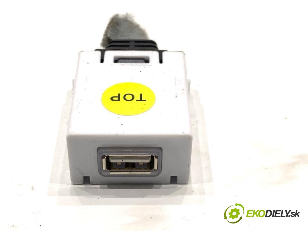 HYUNDAI i30  2024 71 kW 1.5 DPI   (1498 ccm / 71 kW / 97 KM) 1498 HNÍZDO: USB 