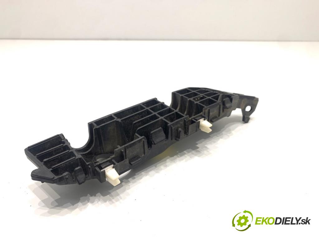 HYUNDAI i30  2024 71 kW 1.5 DPI   (1498 ccm / 71 kW / 97 KM) 1498 Úchyt nárazníka pravy predný