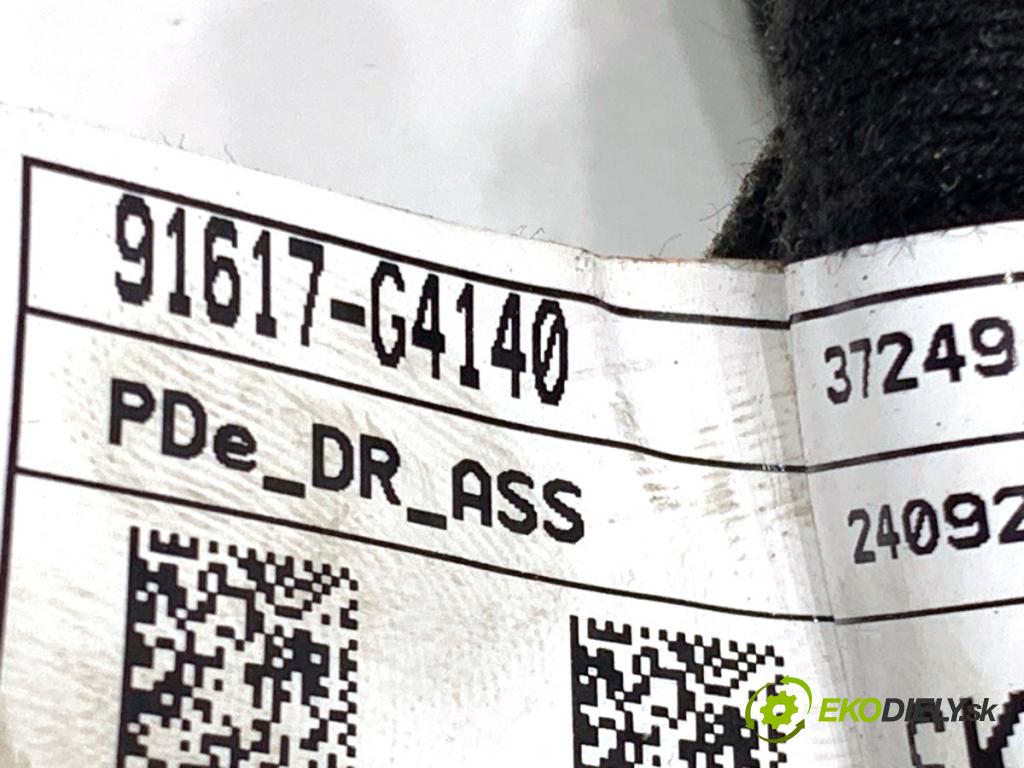 HYUNDAI i30  2024 71 kW 1.5 DPI   (1498 ccm / 71 kW / 97 KM) 1498 Káblovačka Dvere predný pravy 91617-64140