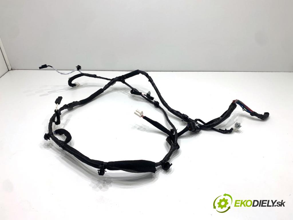 HYUNDAI i30  2024 71 kW 1.5 DPI   (1498 ccm / 71 kW / 97 KM) 1498 káblovačka dveří kufra zadní část 