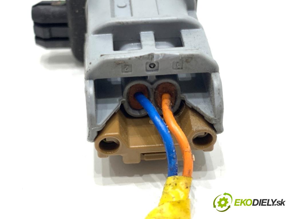 HYUNDAI i30 2024 71 kW 1.5 DPI (1498 ccm / 71 kW / 97 KM) 1498 snímač nárazu 95920-CG00 (Snímač nárazu)