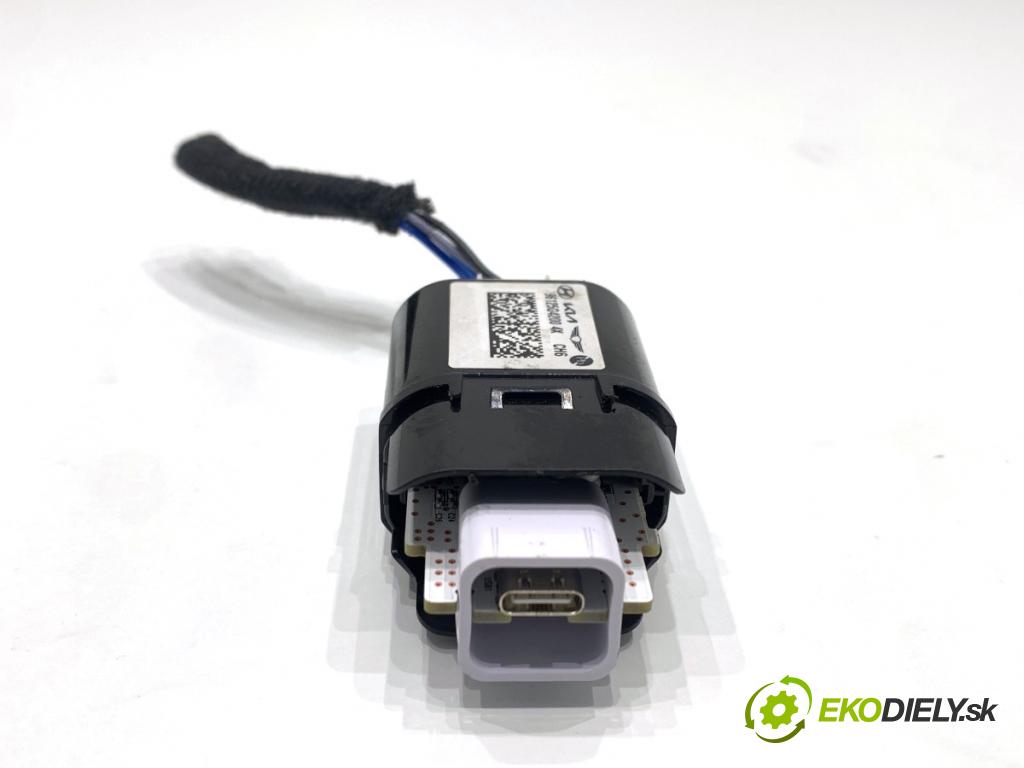 HYUNDAI i30  2024 71 kW 1.5 DPI   (1498 ccm / 71 kW / 97 KM) 1498 HNÍZDO: USB 96125G4200