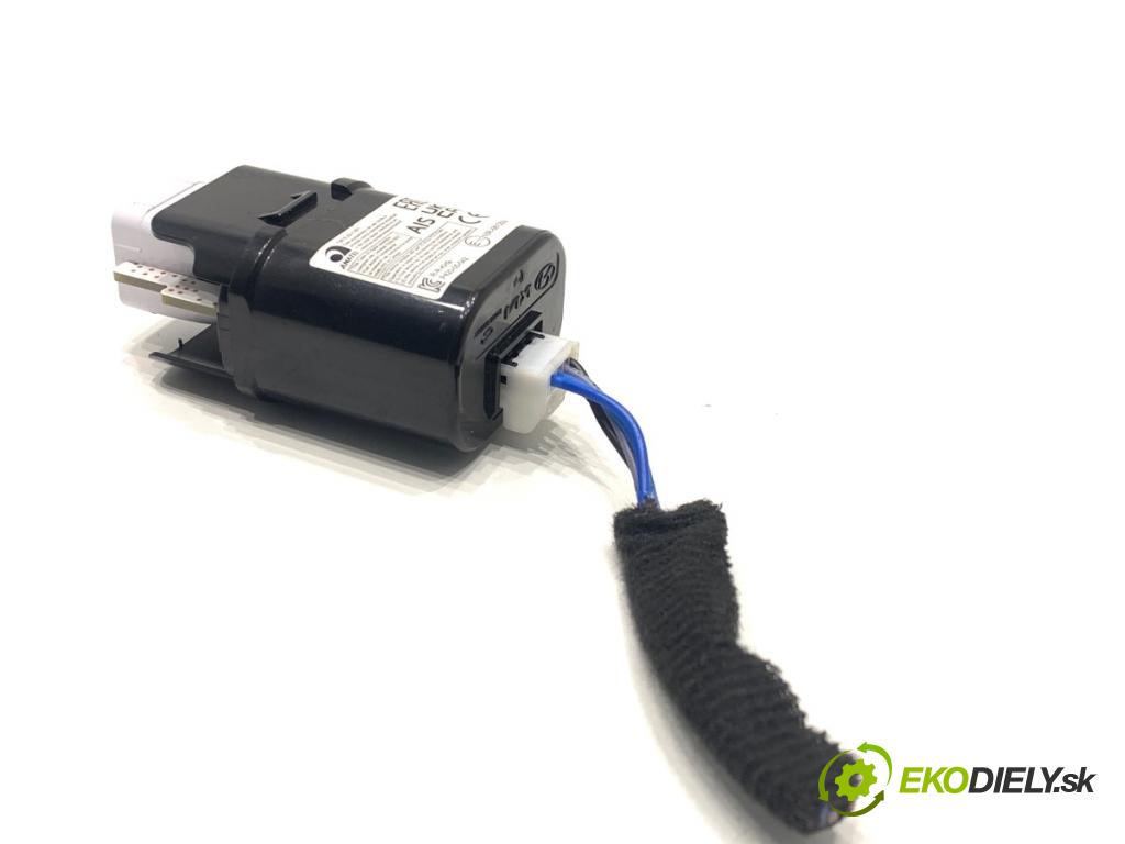 HYUNDAI i30  2024 71 kW 1.5 DPI   (1498 ccm / 71 kW / 97 KM) 1498 HNÍZDO: USB 96125G4200