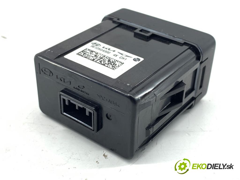 HYUNDAI i30  2024 71 kW 1.5 DPI   (1498 ccm / 71 kW / 97 KM) 1498 HNÍZDO: USB 96125G4300