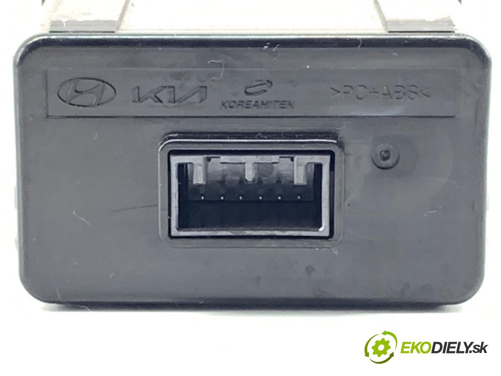 HYUNDAI i30  2024 71 kW 1.5 DPI   (1498 ccm / 71 kW / 97 KM) 1498 HNÍZDO: USB 96125G4300