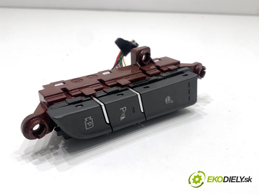 HYUNDAI i30  2024 71 kW 1.5 DPI   (1498 ccm / 71 kW / 97 KM) 1498 přepínač ohřívání sedačky 93350-G4BF0 (Páčky pod volantem)