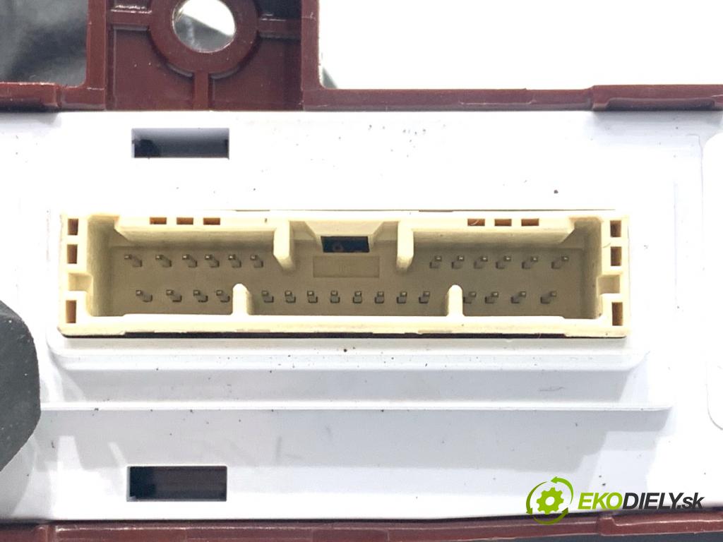 HYUNDAI i30  2024 71 kW 1.5 DPI   (1498 ccm / 71 kW / 97 KM) 1498 přepínač ohřívání sedačky 93350-G4BF0 (Páčky pod volantem)