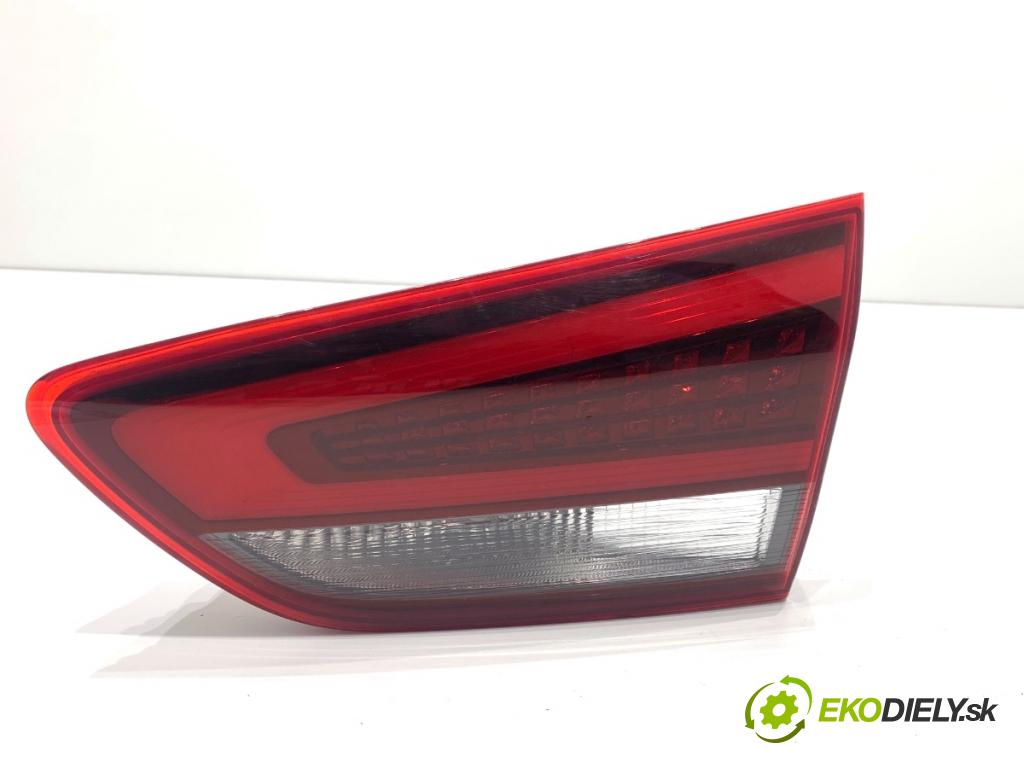 HYUNDAI i30  2024 71 kW 1.5 DPI   (1498 ccm / 71 kW / 97 KM) 1498 světlo pravý zadní část vnitřní 92404G4500