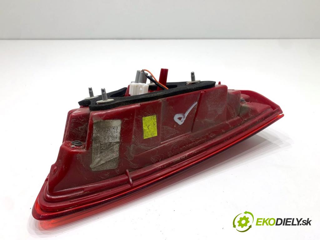 HYUNDAI i30  2024 71 kW 1.5 DPI   (1498 ccm / 71 kW / 97 KM) 1498 Svetlo pravy zad vnútorná 92404G4500