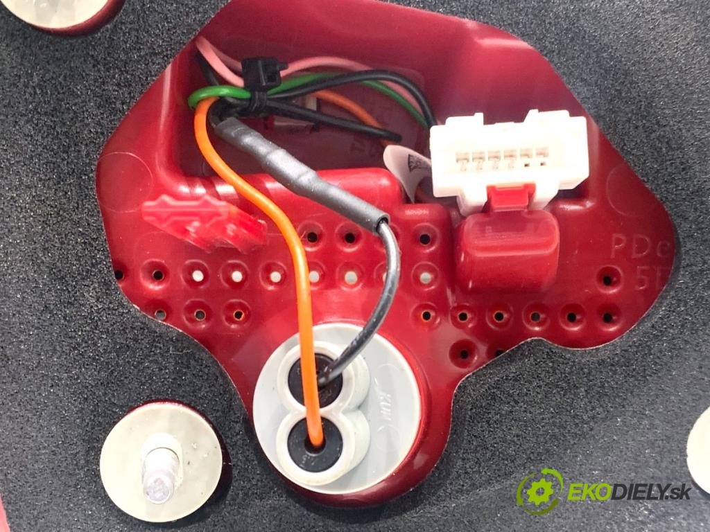 HYUNDAI i30  2024 71 kW 1.5 DPI   (1498 ccm / 71 kW / 97 KM) 1498 Svetlo pravy zad vnútorná 92404G4500