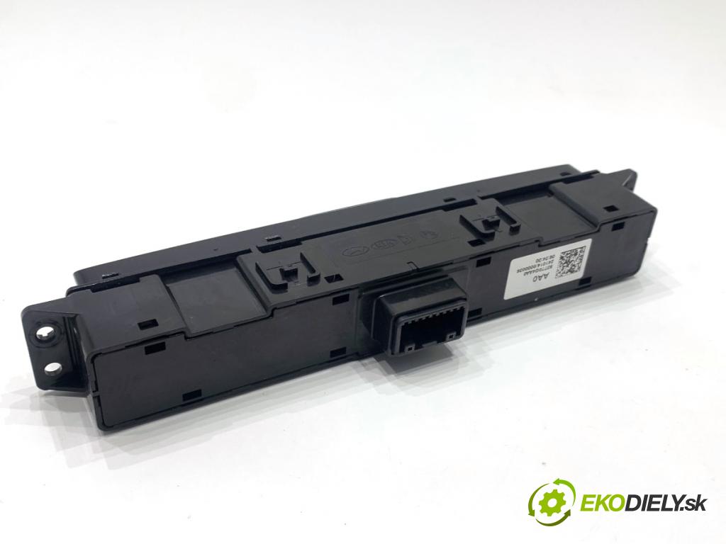 HYUNDAI i30  2024 71 kW 1.5 DPI   (1498 ccm / 71 kW / 97 KM) 1498 přepínač centrálního zámku 93770G4AA0