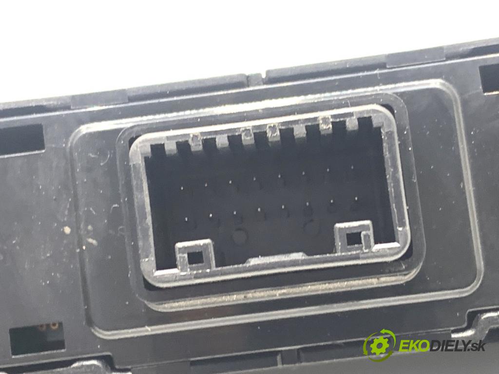 HYUNDAI i30  2024 71 kW 1.5 DPI   (1498 ccm / 71 kW / 97 KM) 1498 přepínač centrálního zámku 93770G4AA0