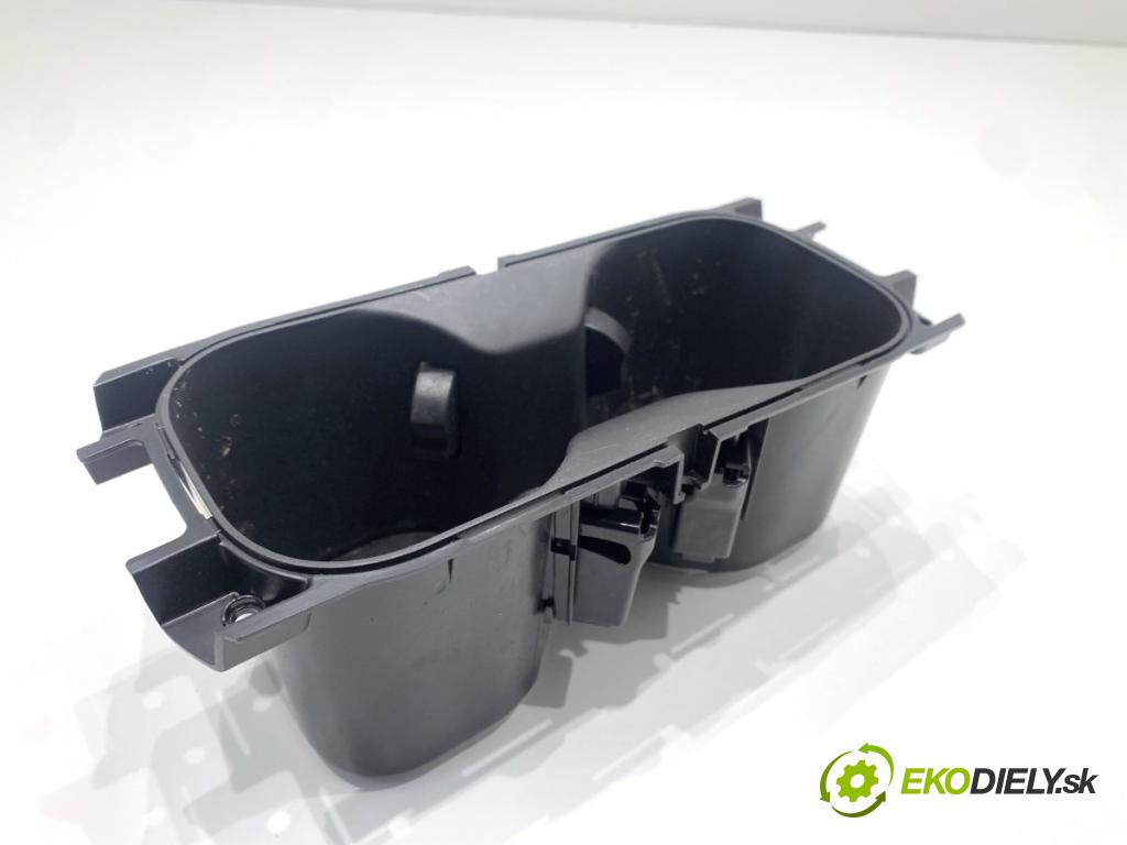 HYUNDAI i30  2024 71 kW 1.5 DPI   (1498 ccm / 71 kW / 97 KM) 1498 držák na nápoje  (Držák nápojů)