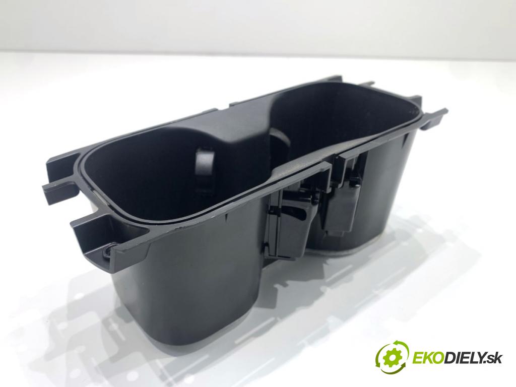 HYUNDAI i30  2024 71 kW 1.5 DPI   (1498 ccm / 71 kW / 97 KM) 1498 držák na nápoje  (Držák nápojů)