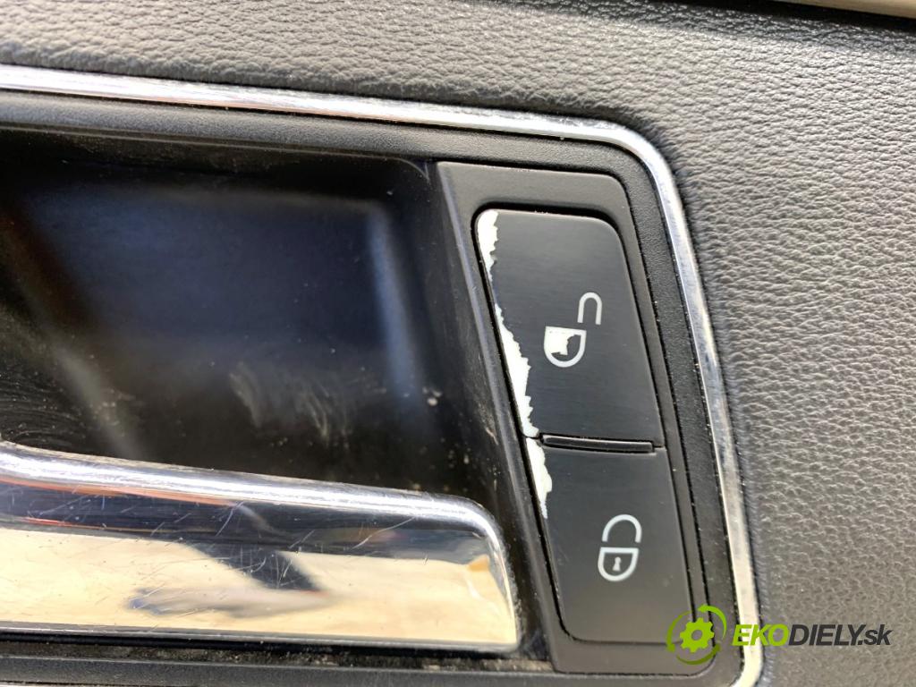 MERCEDES-BENZ S212 Kombi 2010 170 kW E 350 CDI 4-matic (212.289) 2987 ča dveře levý přední část