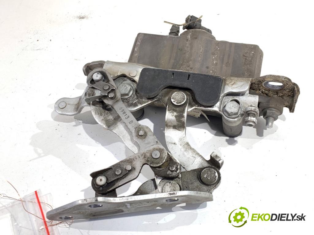 MERCEDES-BENZ S212 Kombi 2010 170 kW E 350 CDI 4-matic (212.289) 2987 Záves kapoty ľavy predný A2129062301