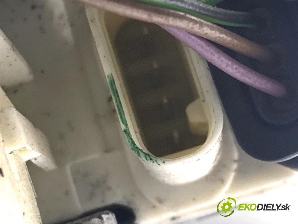 MERCEDES-BENZ S212 Kombi 2010 170 kW E 350 CDI 4-matic (212.289) 2987 zámok Dvere pravy zad