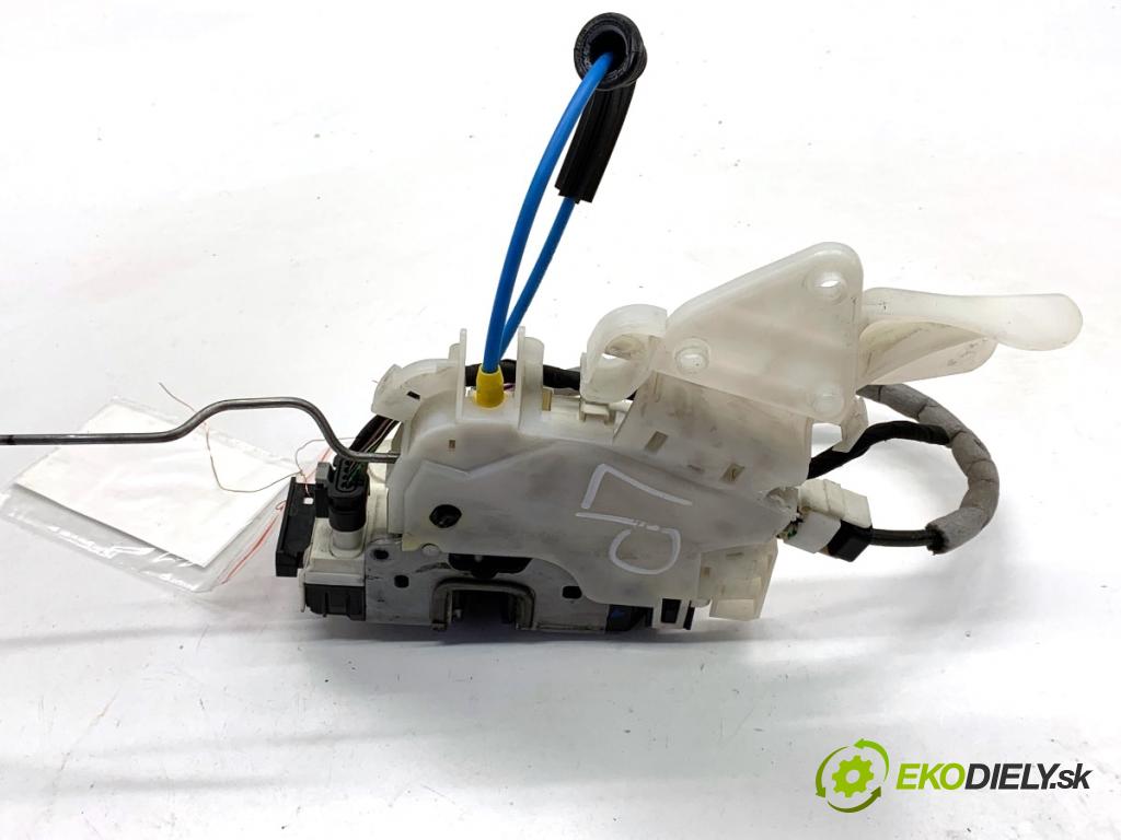 MERCEDES-BENZ S212 Kombi 2010 170 kW E 350 CDI 4-matic (212.289) 2987 zámok dveře levý přední část A2047201535