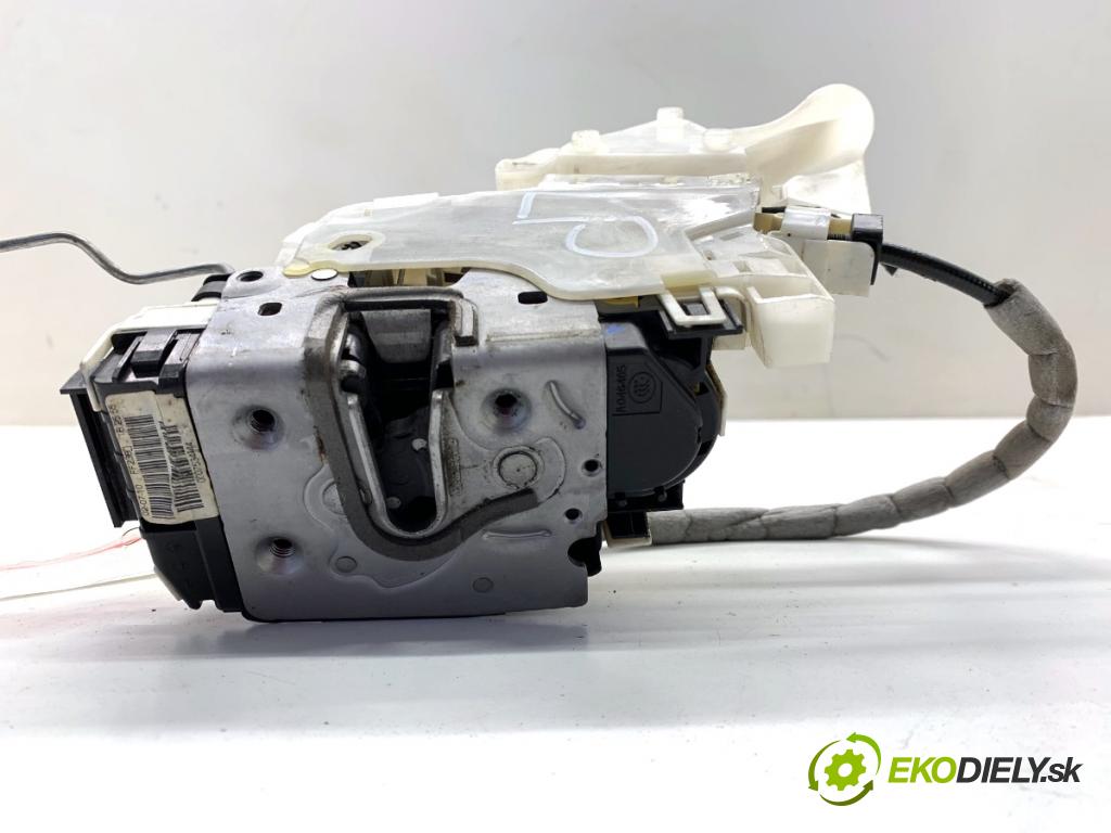 MERCEDES-BENZ S212 Kombi 2010 170 kW E 350 CDI 4-matic (212.289) 2987 zámok dveře levý přední část A2047201535