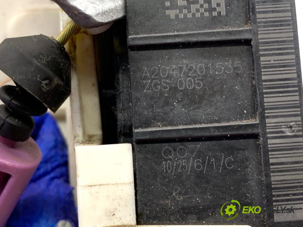 MERCEDES-BENZ S212 Kombi 2010 170 kW E 350 CDI 4-matic (212.289) 2987 zámok dveře levý přední část A2047201535