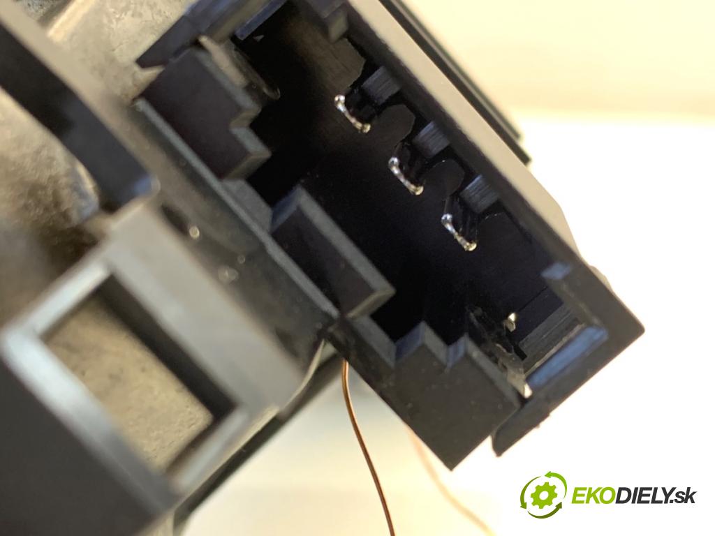 MERCEDES-BENZ S212 Kombi 2010 170 kW E 350 CDI 4-matic (212.289) 2987 Motor stieračov zad A2128200342