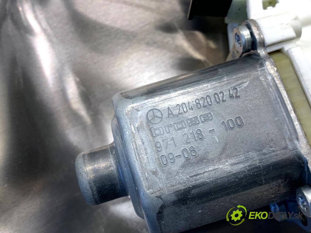 MERCEDES-BENZ S212 Kombi 2010 170 kW E 350 CDI 4-matic (212.289) 2987 mechanismus okna pravý přední část A2128200302