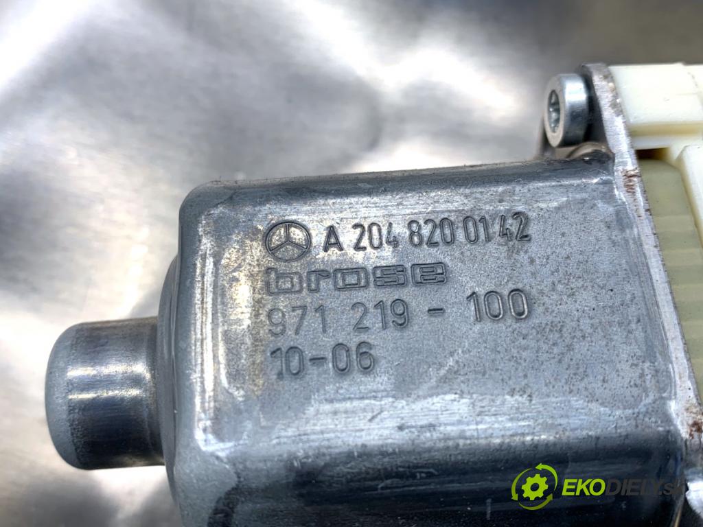 MERCEDES-BENZ S212 Kombi 2010 170 kW E 350 CDI 4-matic (212.289) 2987 mechanismus okna levý přední část A2128201102