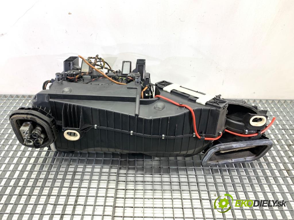 MERCEDES-BENZ S212 Kombi 2010 170 kW E 350 CDI 4-matic (212.289) 2987 Výhrevné teleso, radiátor kúrenia A2128302560 (Radiátor kúrenia)