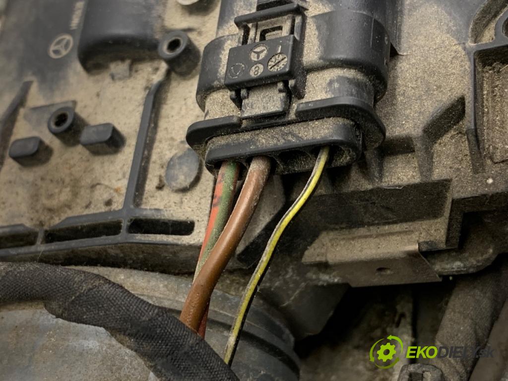 MERCEDES-BENZ S212 Kombi 2010 170 kW E 350 CDI 4-matic (212.289) 2987 mechanismus stěračů přední část A2128201240 (Motorek stěračů přední)