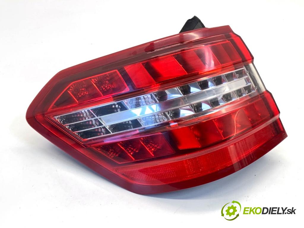 MERCEDES-BENZ S212 Kombi 2010 170 kW E 350 CDI 4-matic (212.289) 2987 světlo levý zadní část 