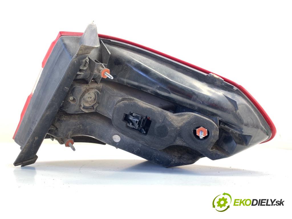 MERCEDES-BENZ S212 Kombi 2010 170 kW E 350 CDI 4-matic (212.289) 2987 světlo levý zadní část