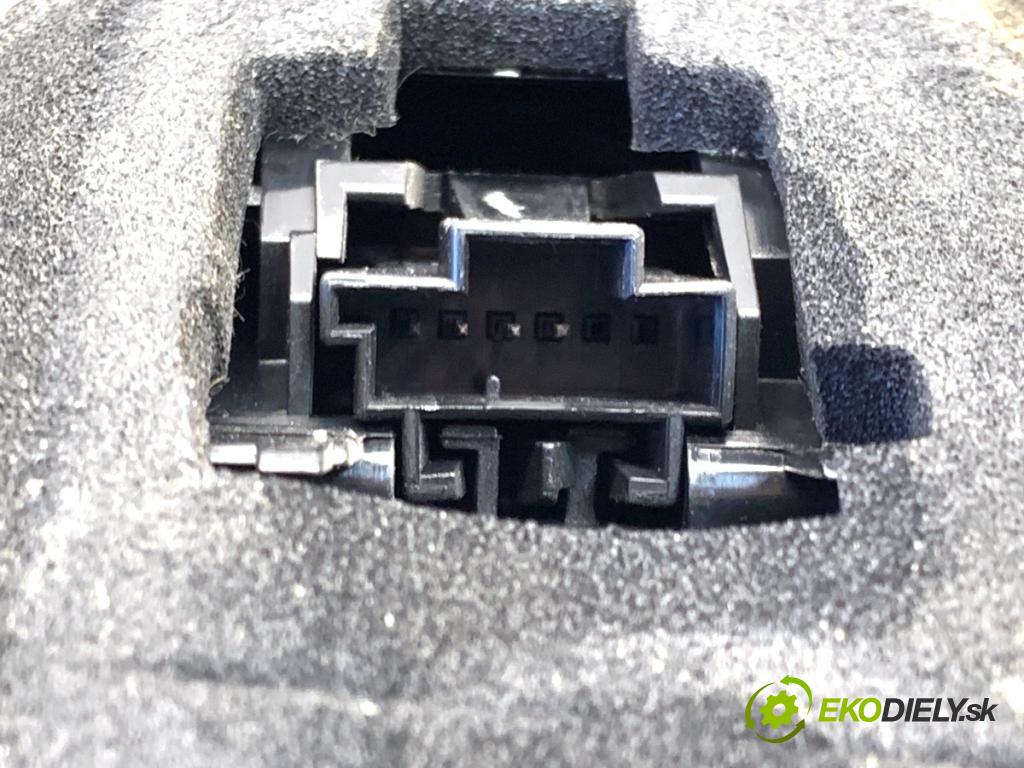 MERCEDES-BENZ S212 Kombi 2010 170 kW E 350 CDI 4-matic (212.289) 2987 světlo levý zadní část