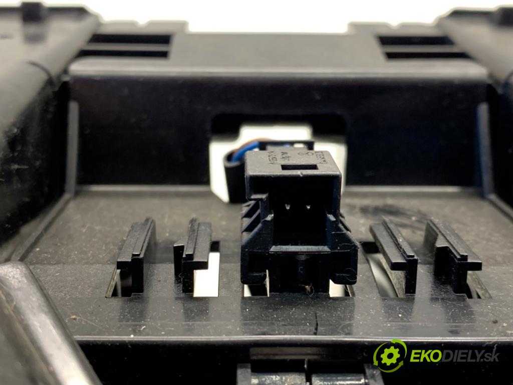 MERCEDES-BENZ S212 Kombi 2010 170 kW E 350 CDI 4-matic (212.289) 2987 Mriežky kúrenia predný A2128302554