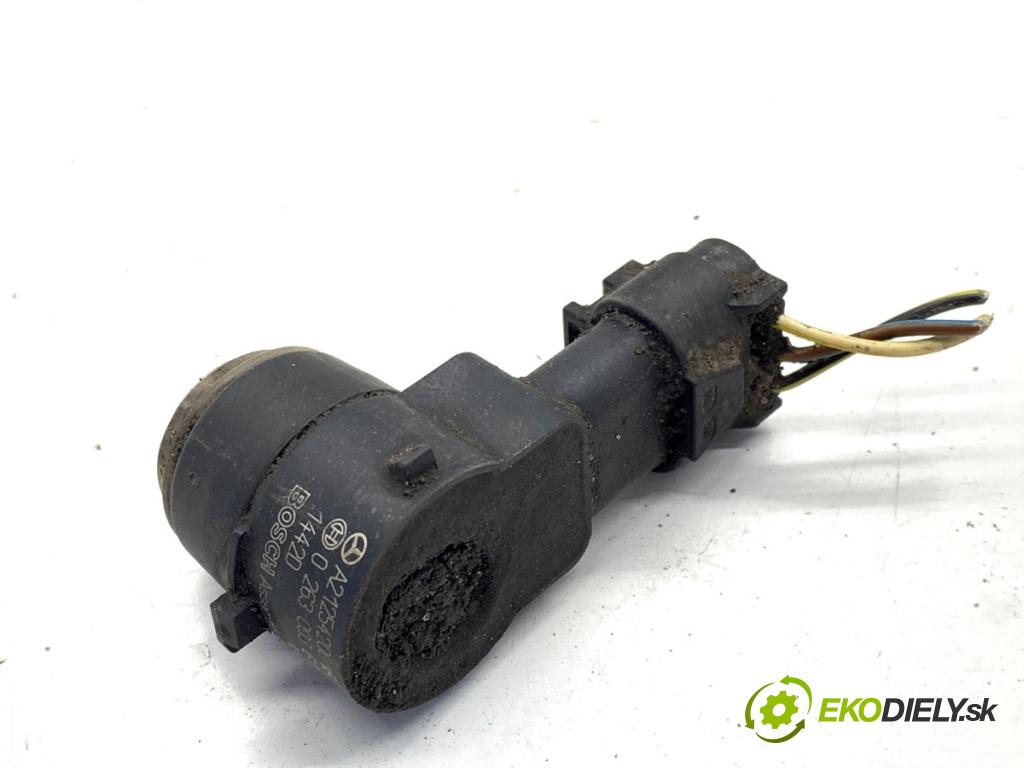 MERCEDES-BENZ S212 Kombi 2010 170 kW E 350 CDI 4-matic (212.289) 2987 Snímač PDC A2125420018