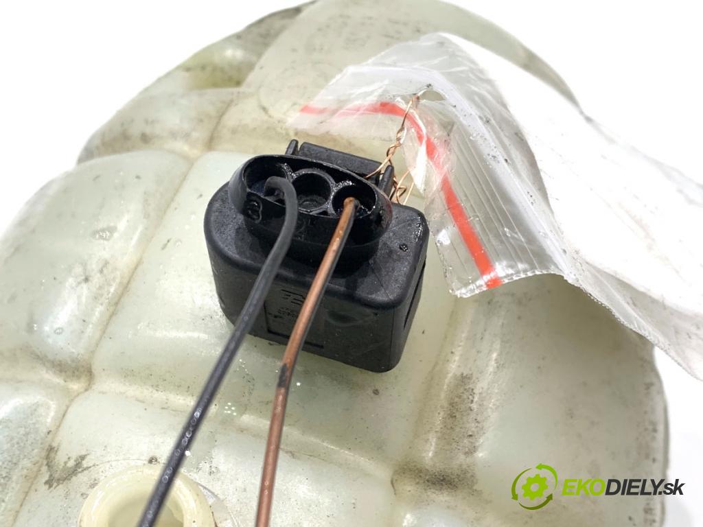 BMW F31 Kombi 2014 135 kW 320 d xDrive 1995 nádržka vyrovnávací kapaliny chadicího 7642160