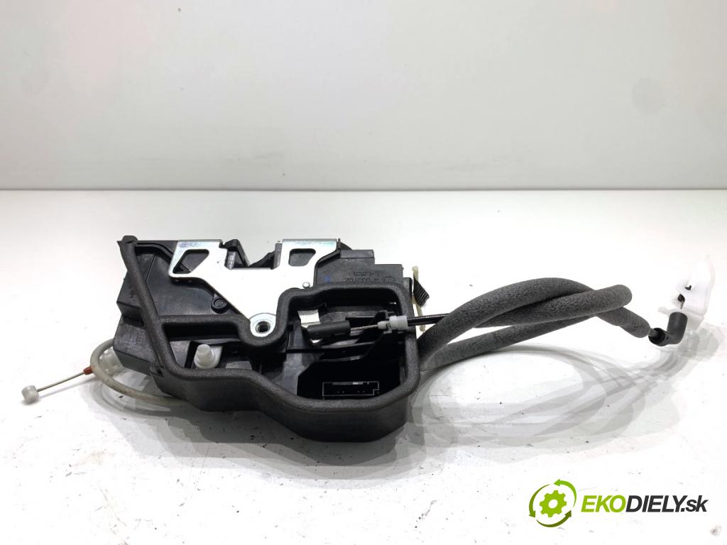 BMW F31 Kombi 2014 135 kW 320 d xDrive 1995 zámok Dvere pravy predný 7229458