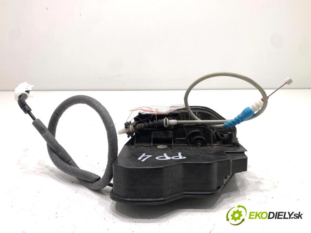 BMW F31 Kombi 2014 135 kW 320 d xDrive 1995 zámok Dvere pravy predný 7229458