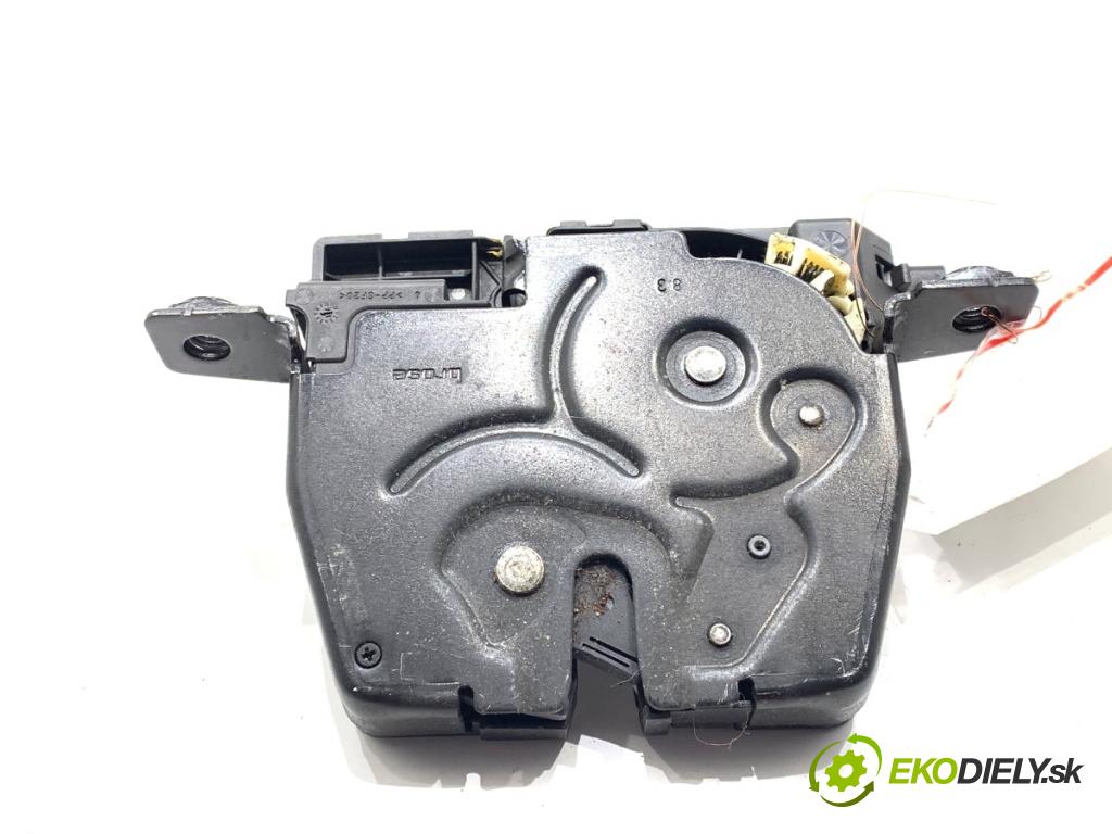 BMW F31 Kombi 2014 135 kW 320 d xDrive 1995 zámok dverí zad 7269543