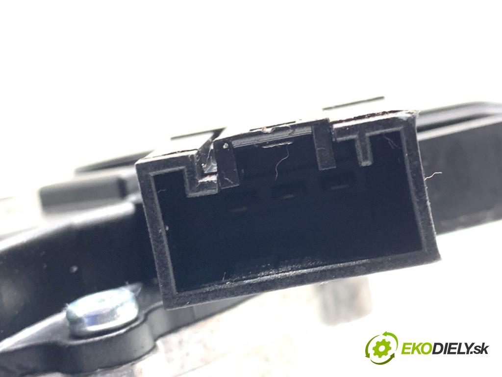 BMW F31 Kombi 2014 135 kW 320 d xDrive 1995 motor stěračů zadní část 7311415