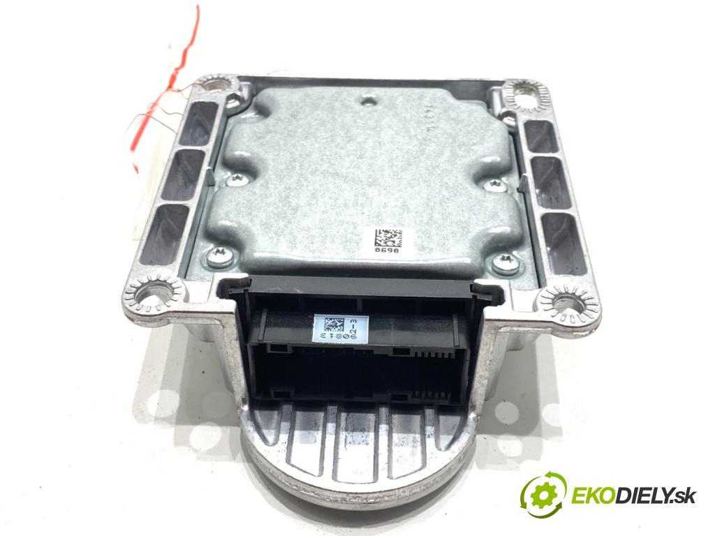 BMW F31 Kombi 2014 135 kW 320 d xDrive 1995 senzor airbag 6863389 (Snímač)