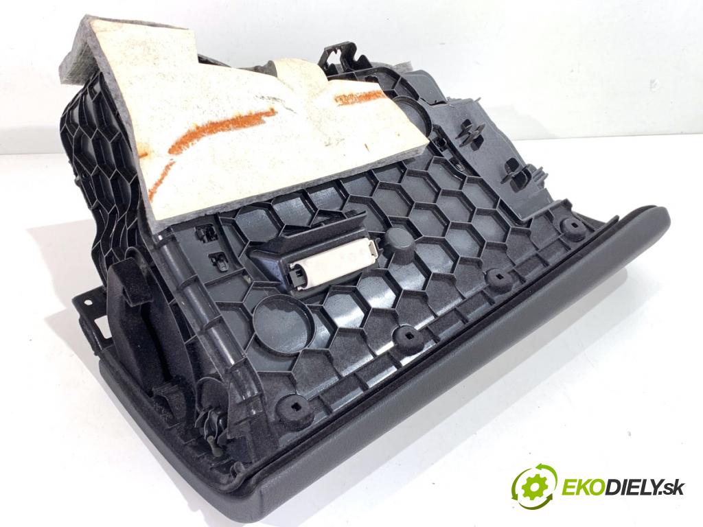 BMW F31 Kombi 2014 135 kW 320 d xDrive 1995 Priehradka, kastlík spolujazdca  (Priehradka (kastlík))