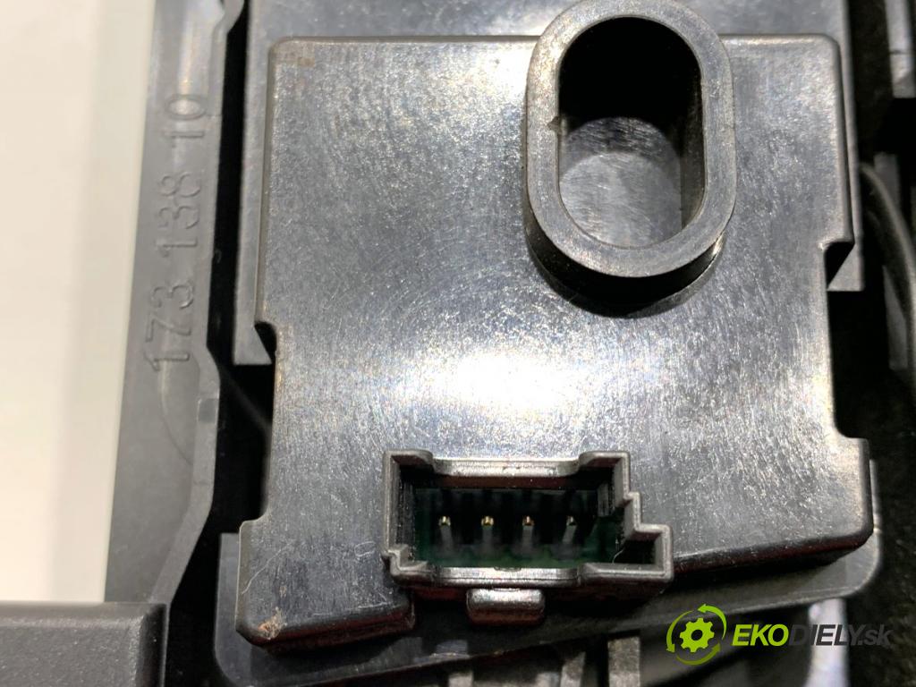 BMW F31 Kombi 2014 135 kW 320 d xDrive 1995 Panel ovládania kúrenia 9226784 (Prepínacie páčky pod volantom)