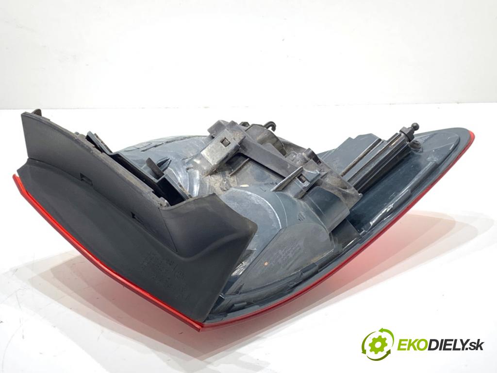 BMW F31 Kombi 2014 135 kW 320 d xDrive 1995 světlo pravý zadní část