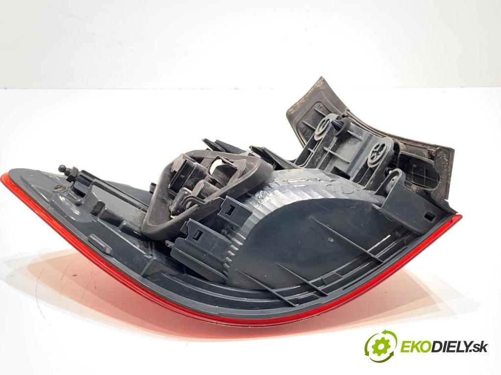 BMW F31 Kombi 2014 135 kW 320 d xDrive 1995 světlo pravý zadní část